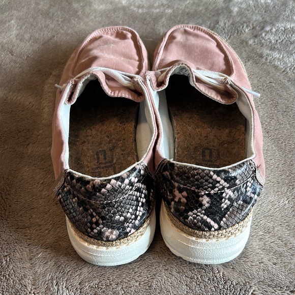 Hey Dude shoes - Picture 3 of 4
